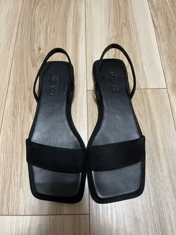 MARW 블랙 샌들