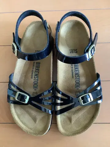 BIRKENSTOCK 블랙 샌들