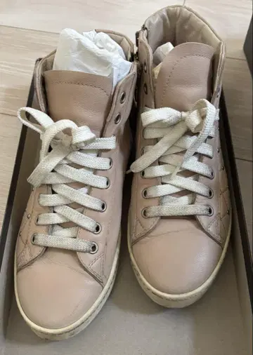 베이지 가죽 하이컷 스니커즈 STOKTON