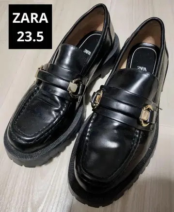 ZARA 블랙 통굽 로퍼 금장 장식
