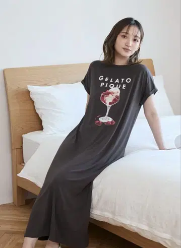 젤라또피케 접촉 냉감 쿨 레이온 디저트 로고 원피스