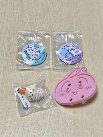 치이카와 쿠라스시 토끼 피규어와 캔뱃지 3개, 푸딩 토끼 스탬프 1개