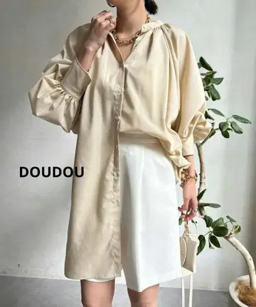 DOUDOU 소매 볼륨 튜닉 블라우스 라이트 베이지