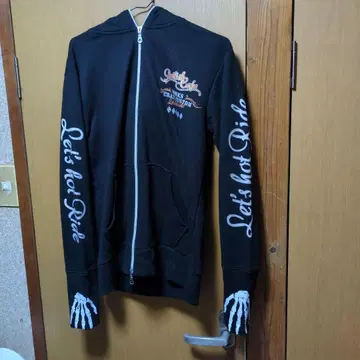 스컬 패턴 긴팔 후드티