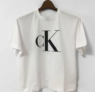 새상품 CALVIN KLEIN 로고 여성용 T셔츠 (박스 핏)
