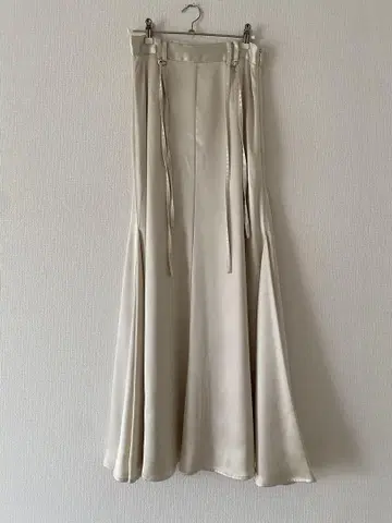 moussy 새틴 플레어 스커트