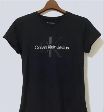 새상품 Calvin Klein Jeans 여성용 모노그램 로고 티셔츠