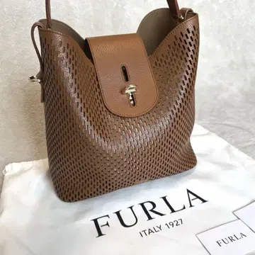 FURLA 훌라 인터넷 M 호보 원숄더 펀칭 가죽 백