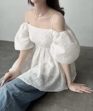 미사용 미개봉 새상품 Meiru 2way 오프숄 자카드 페플럼 상의