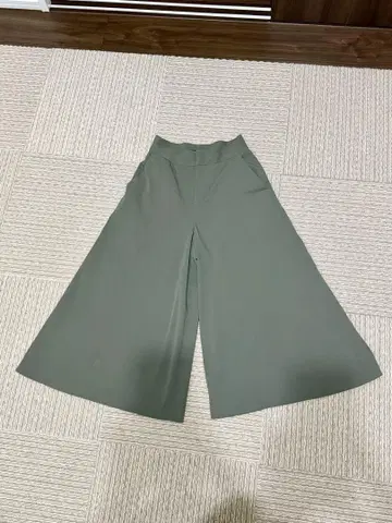 Plage 올리브 그린 가우초 팬츠