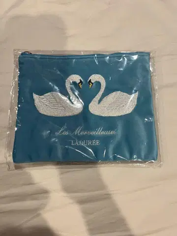 라듀레 스완 파우치 벨로아 크리스마스 코프레