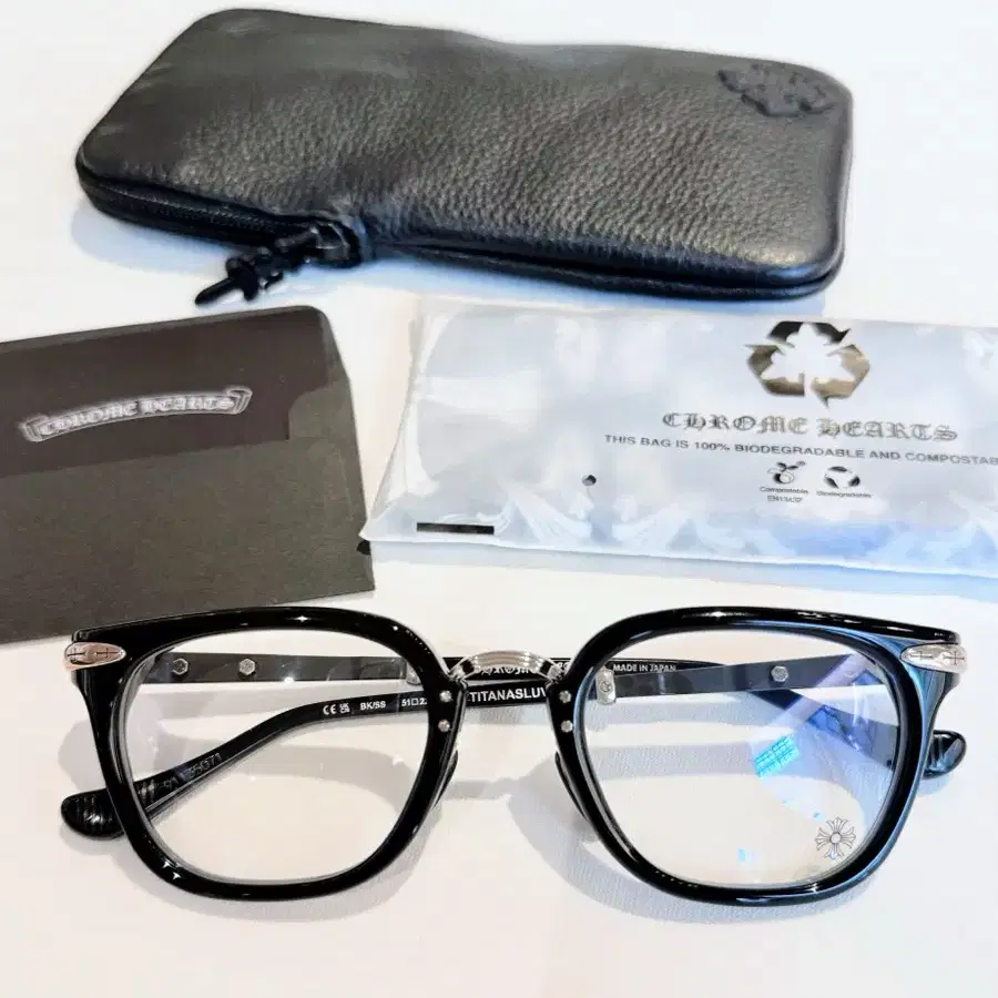 새상품) 크롬하츠 타이탄슬러버 블랙 샤이니 실버