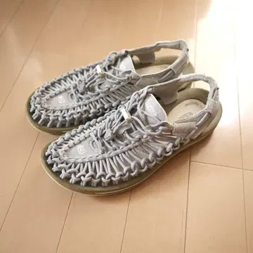 KEEN 우먼 유니크 25.5 그레이