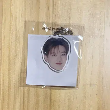TREASURE 준규 얼굴 아크릴 키링 캡슐 토이