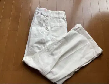 미사용 유니클로 와이드 트라우저 청바지 팬츠 M 배송비 포함