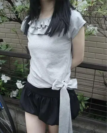 CHEMEHC FRILL TIE TEE (GRAY) 프릴 소매 T셔츠