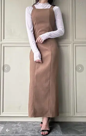 스웨이드 느낌의 슬릿 타이트 원피스