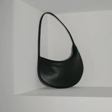 anuke Leather Round Bag