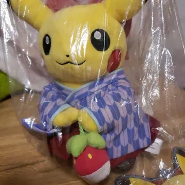 하카마를 입은 피카츄 봉제 인형