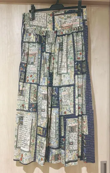 딸기 책 정원 스커트