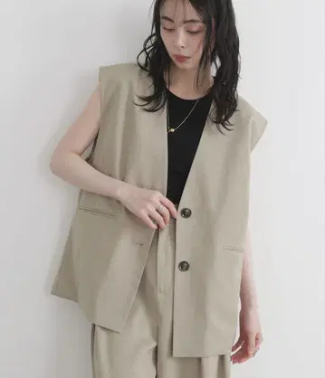 린넨 터치 노카라 베스트