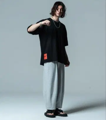 glamb 그램 Oversized Record Tag T 티셔츠