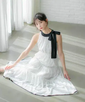 JILLSTUART 홀터넥 티어드 원피스