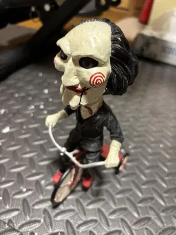 SAW (소우) 지그소 빌리 피규어 자전거 타입 호러 굿즈
