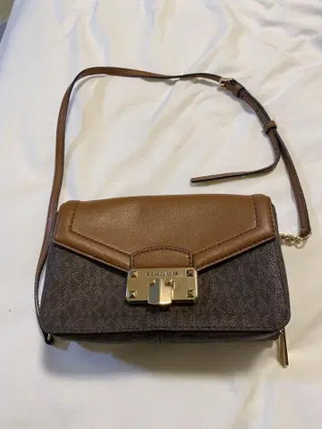 MICHEAL KORS 지갑이 있는 숄더백