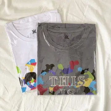 This is  티셔츠