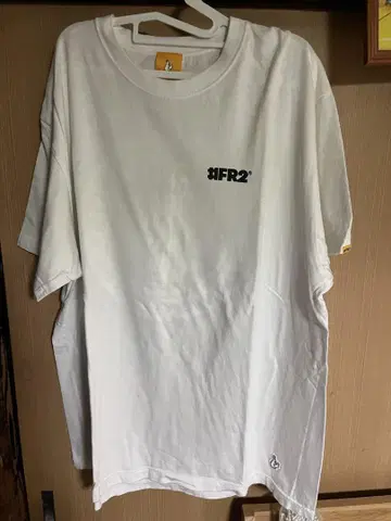 FR2 화이트 티셔츠 그래픽
