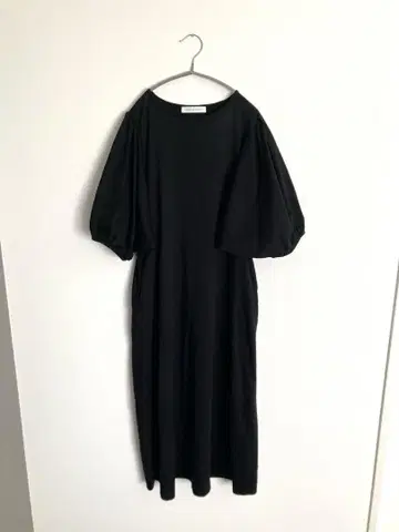 URBAN RESEARCH 볼륨 슬리브 컷 원피스