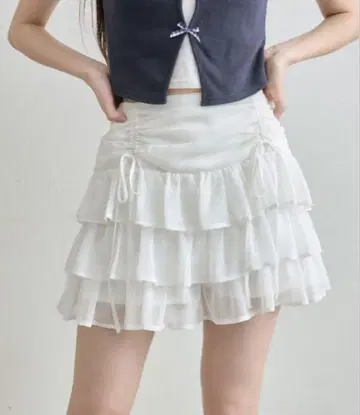 OLIVE des OLIVE 드로스트 티어드 미니 스커트 화이트