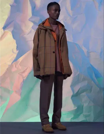 네온 사인 19AW 슬림 테이퍼드 슬랙스 스타프레