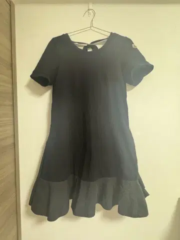 Moncler 프릴 블랙 반팔 원피스