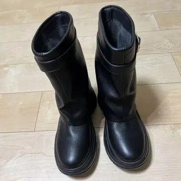블랙 엔지니어 부츠 버클 포함