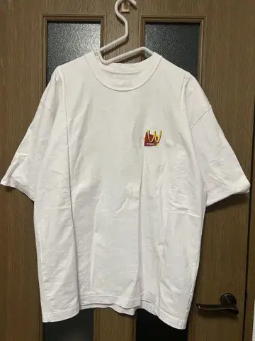 Is-ness x WISM 로고 티셔츠