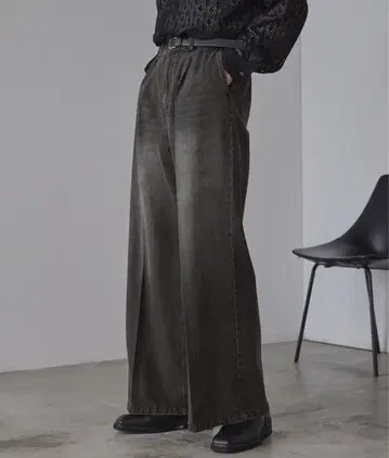 MONO-MART 빈티지 메이크업 턱 플레어 데님 팬츠