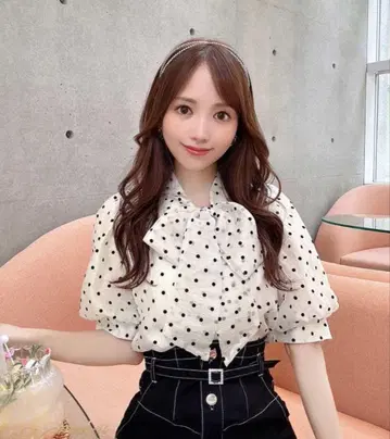 미셸 마카롱 시어 도트 블라우스 반팔