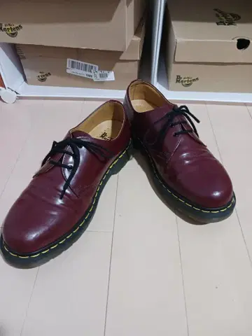 Dr.Martens 3홀 체리 레드 UK10