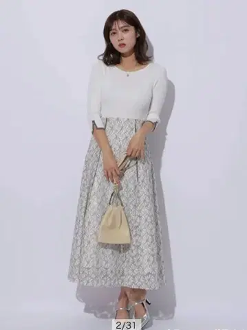 미사용 아푸와이저 리셰 배색 레이스 절개 도킹 원피스 2024