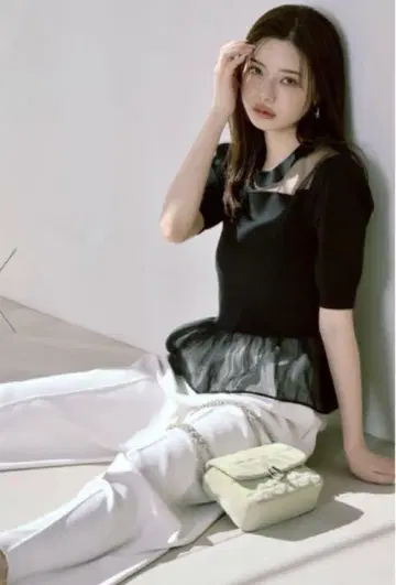 프로포션 바디 드레싱 시어 절개 페플럼 니트 상의 반팔