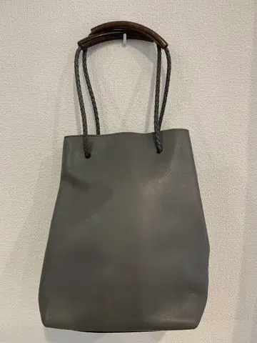 그레이 가죽 토트백 우드 핸들