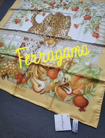 페라가모 Ferragamo 스카프 미사용 새상품