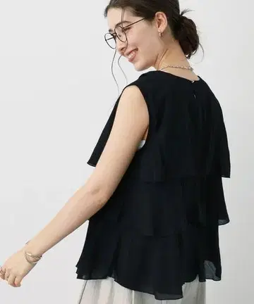 saloon 슬리브리스 블라우스