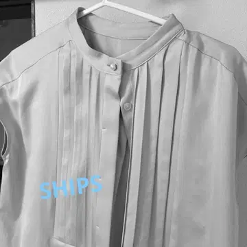 SHIPS 얇은 그레이프 플리츠 반팔 블라우스