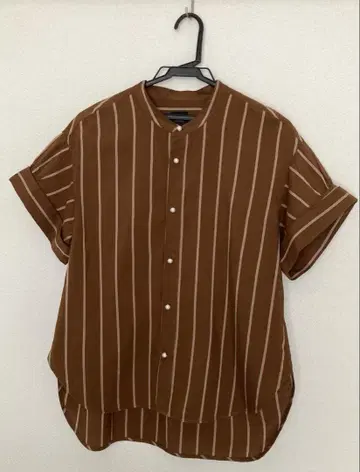 Spick&Span 브라운 스트라이프 반팔 셔츠