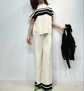 블랙 아이보리 스트라이프 셋업