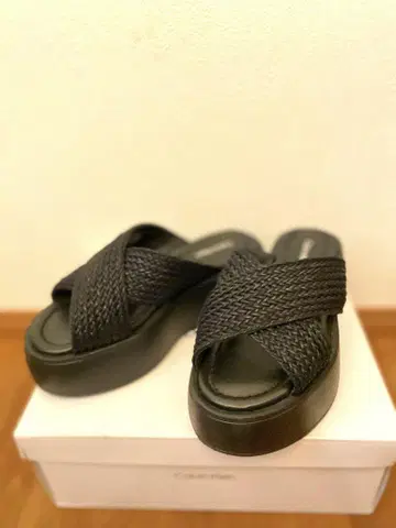 캘빈클라인 통굽 샌들