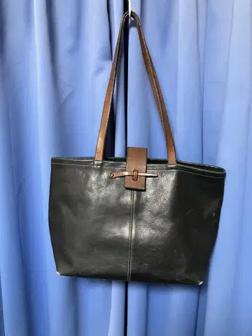 검은색 가죽 토트백